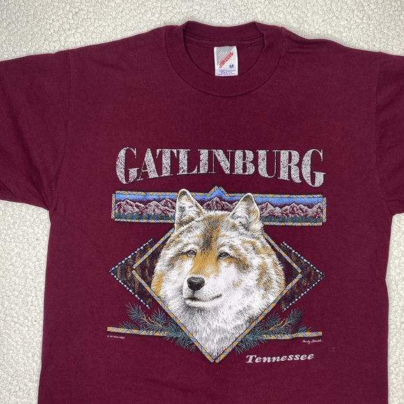 Vintage Jerzees Gatlinburg Tennessee Wolf T-Shirt: Size Medium - Picture 4 of 9
